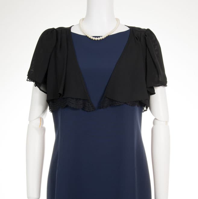 ブラックのリバーシブルボレロ