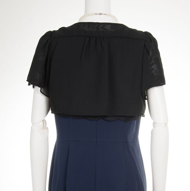 ブラックのリバーシブルボレロ