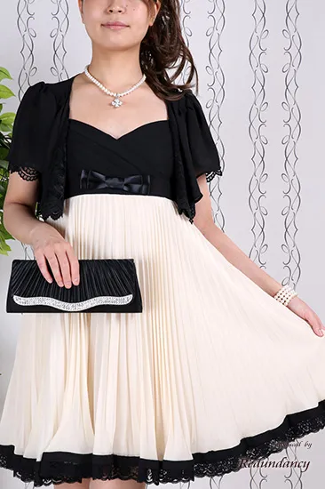 ブラックのリバーシブルボレロ