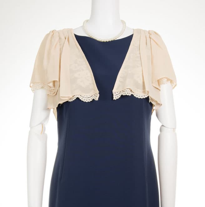 ベージュのリバーシブルボレロ