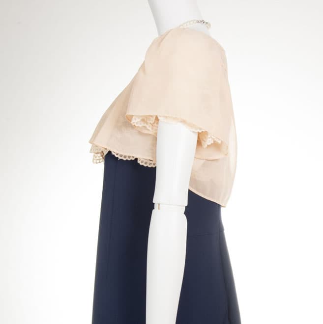 ベージュのリバーシブルボレロ