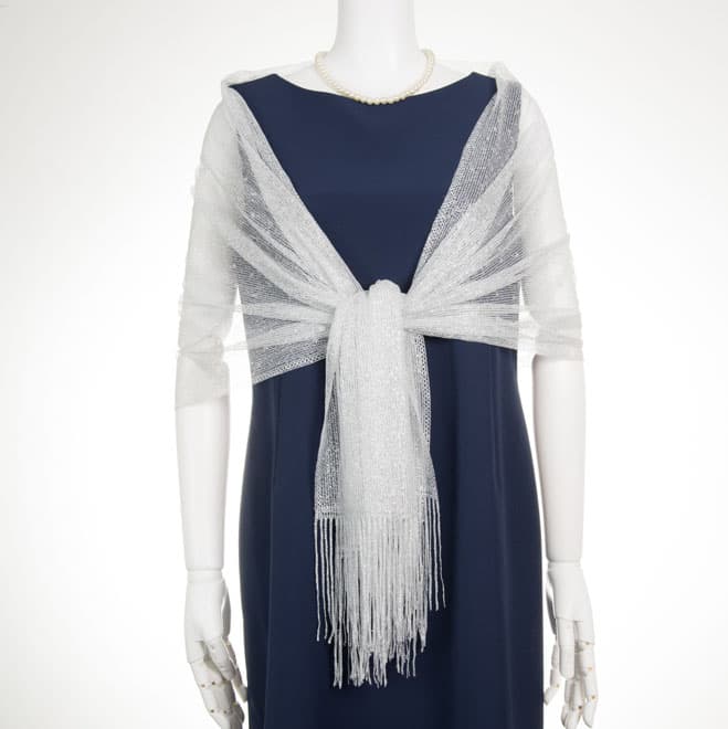 シルバーのラメ入りストール