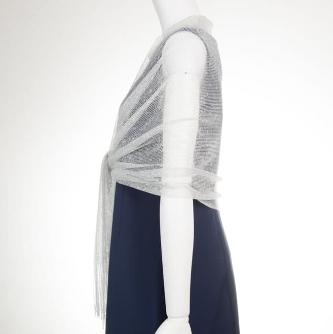 シルバーのラメ入りストール