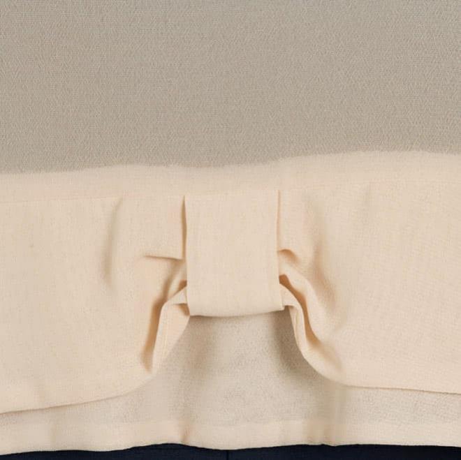 ベージュの半袖ボレロ