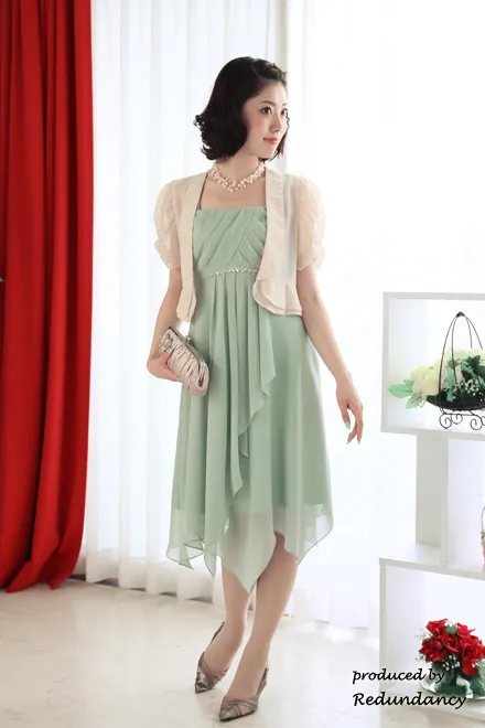 ベージュの半袖ボレロ