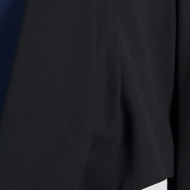 ブラックの前下がり長袖ジャケット