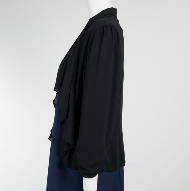 ブラックの七分袖ボレロ
