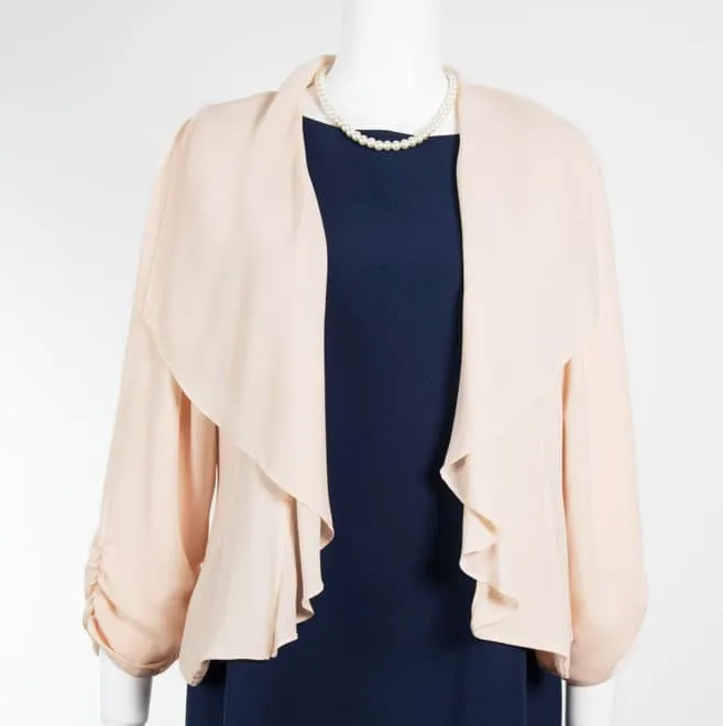 ピンクベージュの七分袖ボレロ