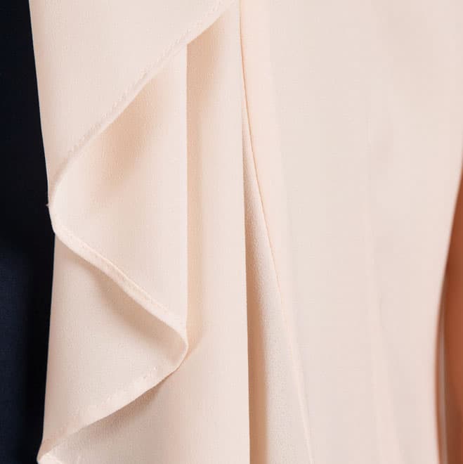 ピンクベージュの七分袖ボレロ