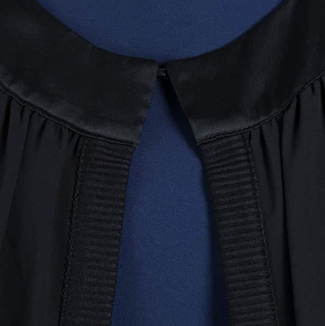 ブラックのポンチョ風ボレロ