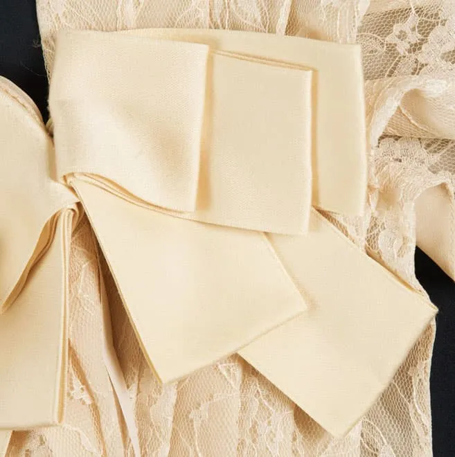 ベージュのレースストール(ホック付)