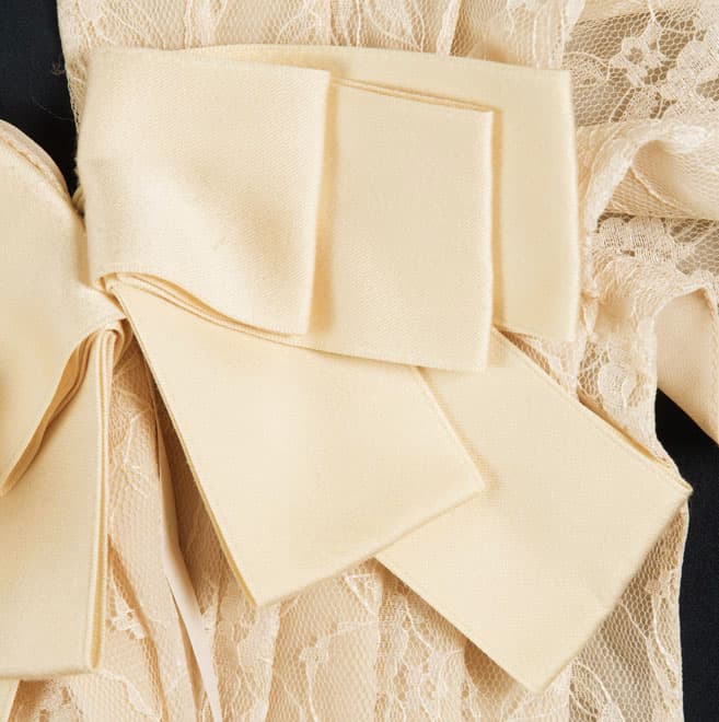 ベージュのレースストール(ホック付)