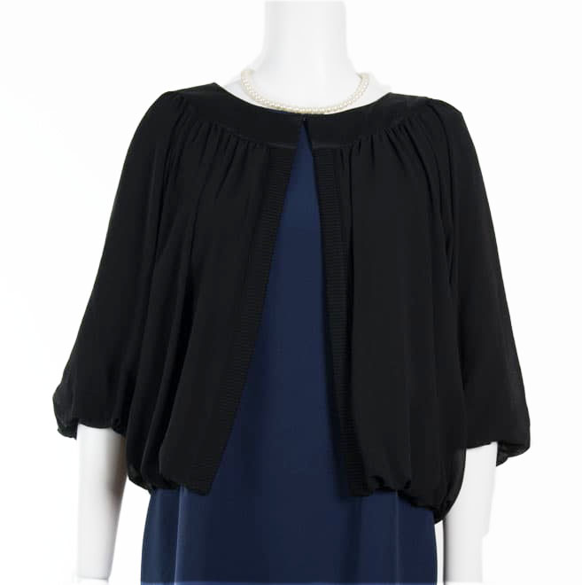 ブラックのポンチョ風ボレロ