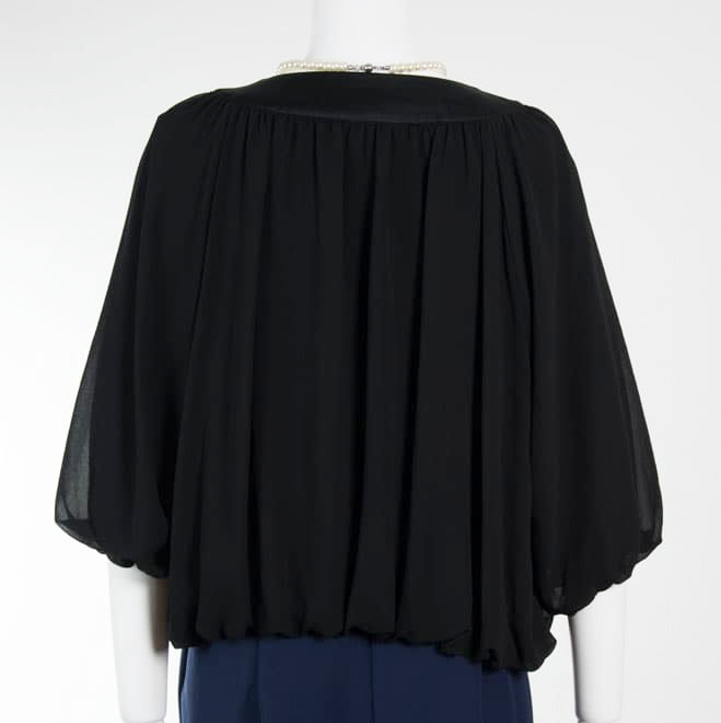 ブラックのポンチョ風ボレロ