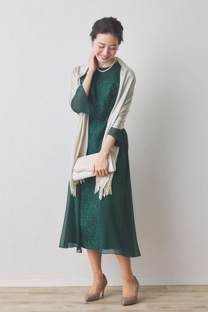 グリーンのラメ刺繍シフォン切替ドレス [ 店頭販売価格 56,100円 ]