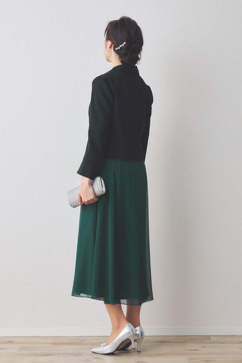 グリーンのラメ刺繍シフォン切替ドレス [ 店頭販売価格 56,100円 ]