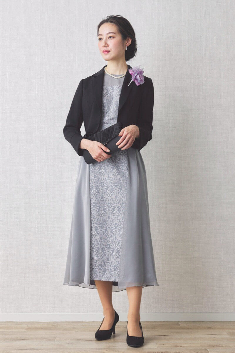 シルバーのラメ刺繍シフォン切替ロングドレス [ 店頭販売価格 56,100円 ]
