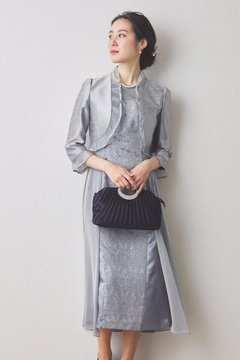 シルバーのラメ刺繍シフォン切替ロングドレス [ 店頭販売価格 56,100円 ]