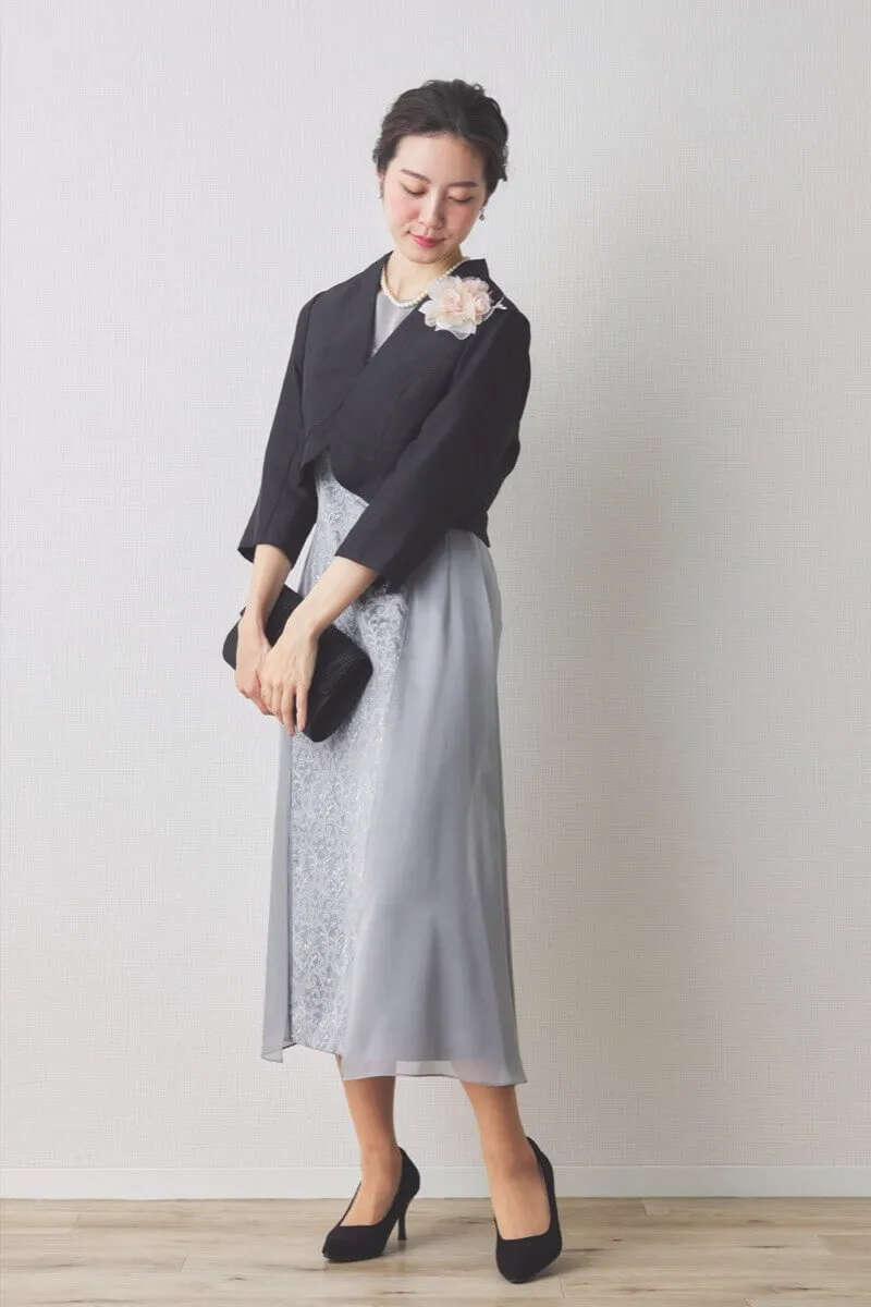 シルバーのラメ刺繍シフォン切替ロングドレス [ 店頭販売価格 56,100円 ]