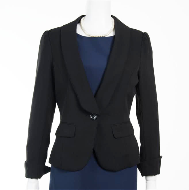 ブラックの長袖ジャケット