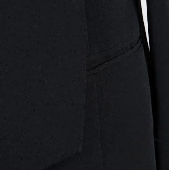 ブラックの前下がり長袖ジャケット