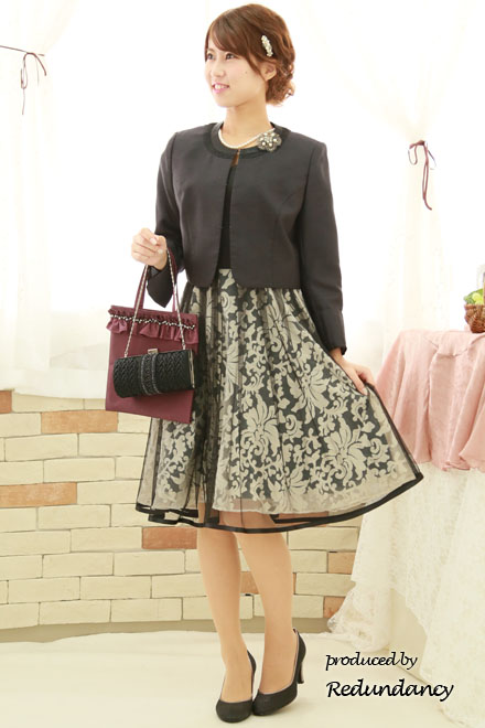 ブラックの襟なし長袖ジャケット