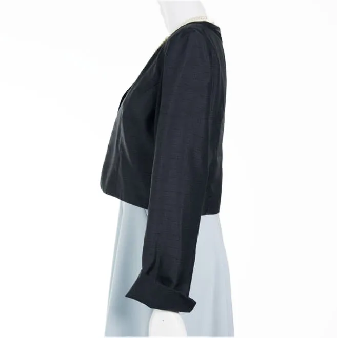 ネイビーの襟なし長袖ジャケット