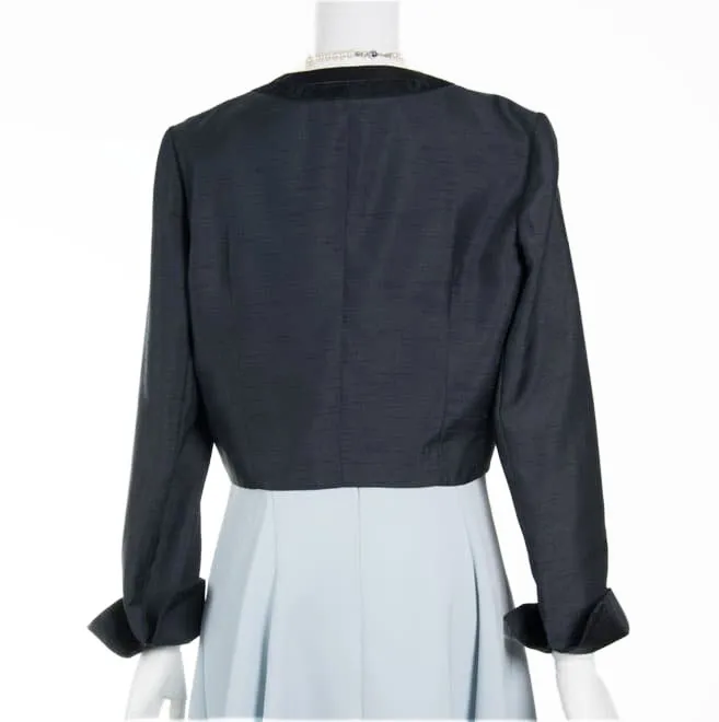 ネイビーの襟なし長袖ジャケット