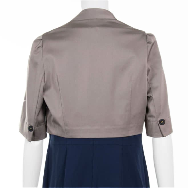 グレーブラウンの5分袖ジャケット