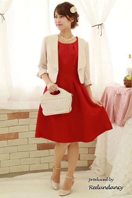 ベージュのラインストーンボタンジャケット