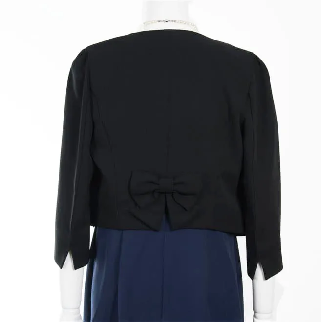 ブラックのラインストーンボタンジャケット