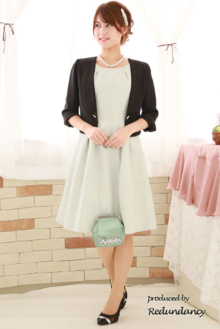 ブラックのラインストーンボタンジャケット