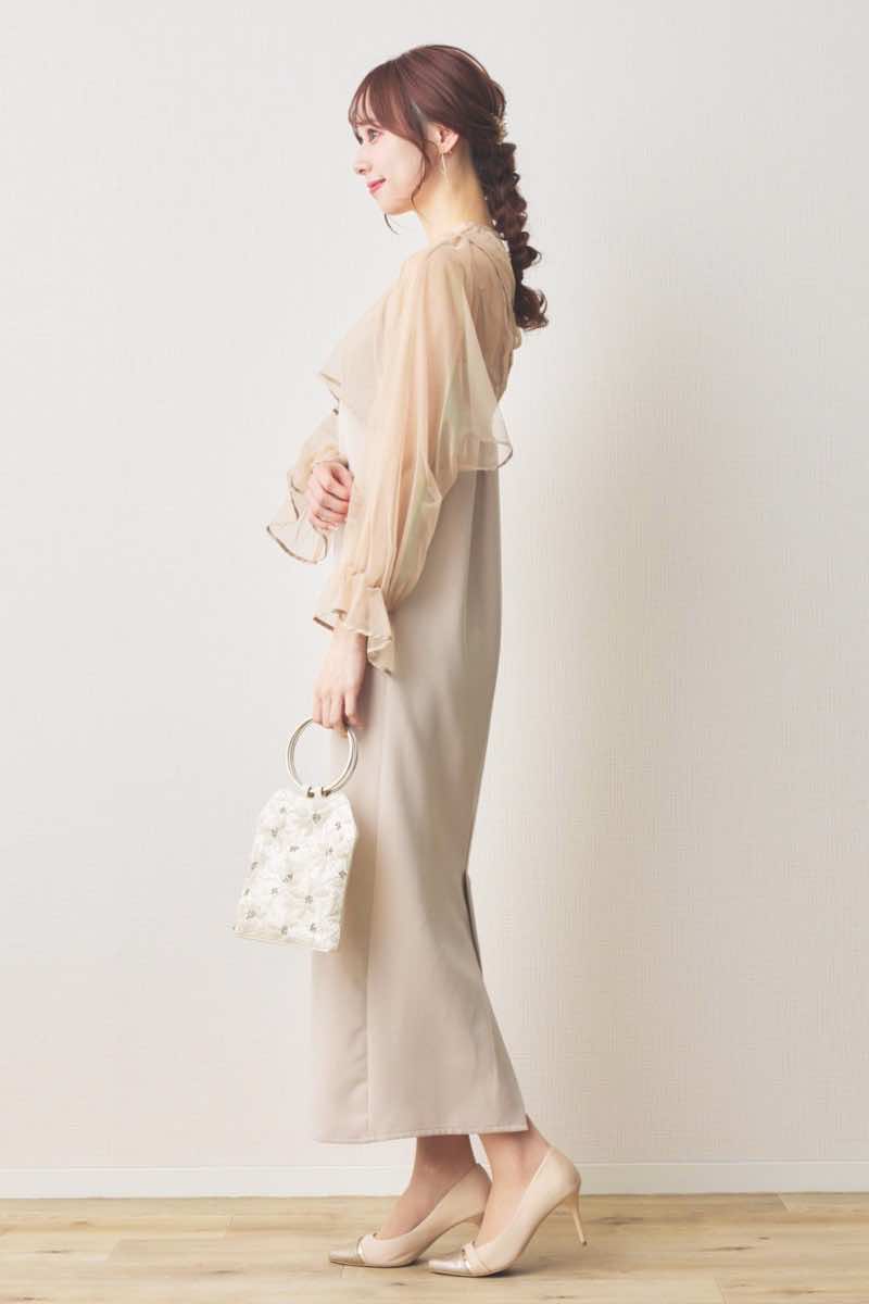 ベージュのチュールトップスレイヤードドレス