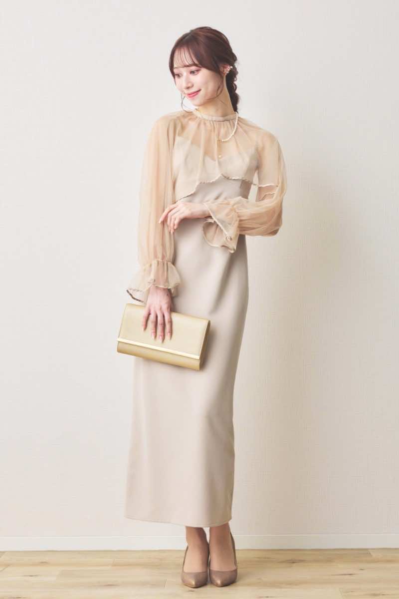 ベージュのチュールトップスレイヤードドレス