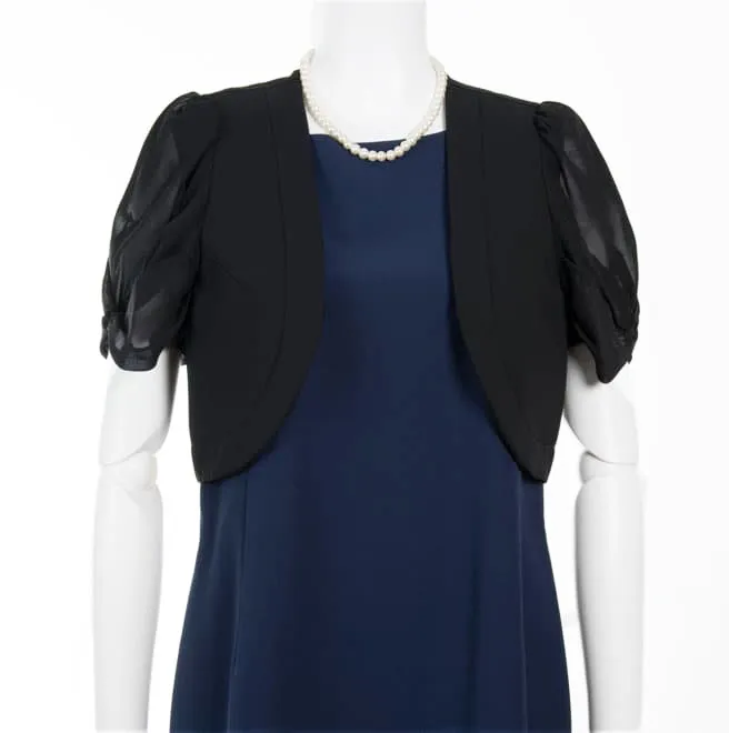 ブラックのジャケット風シンプルボレロ