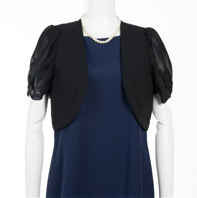 ブラックのジャケット風シンプルボレロ