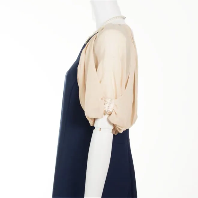 ベージュの袖ラインストーンボレロ