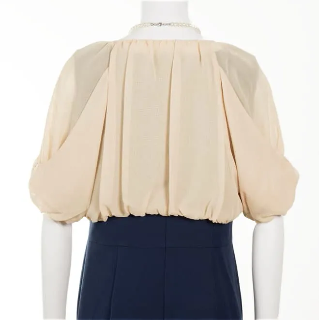 ベージュの袖ラインストーンボレロ