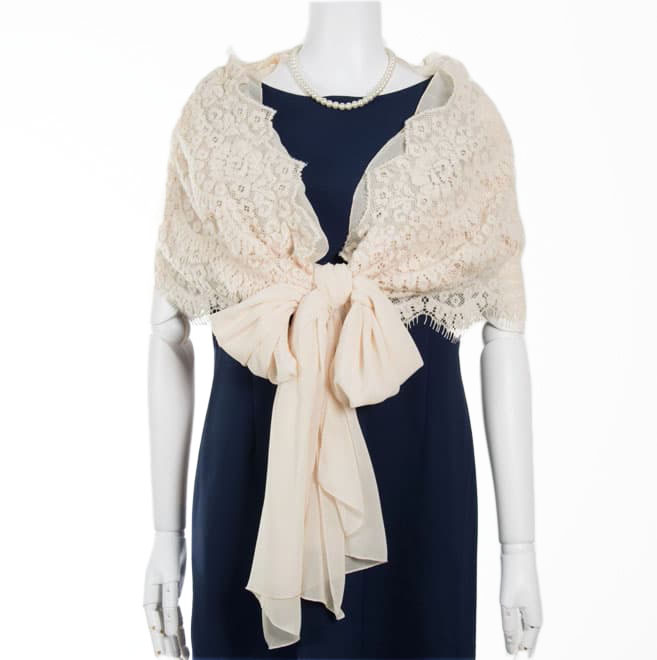 ピンクベージュのもこもこレースストール