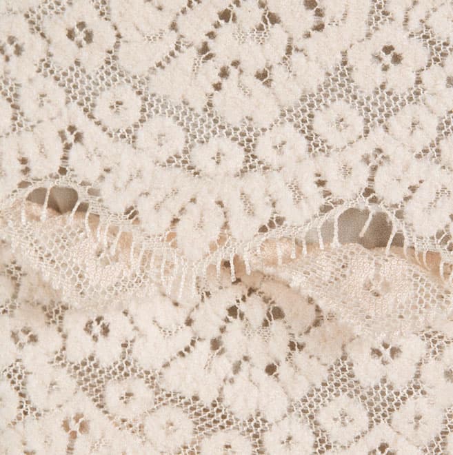 ピンクベージュのもこもこレースストール