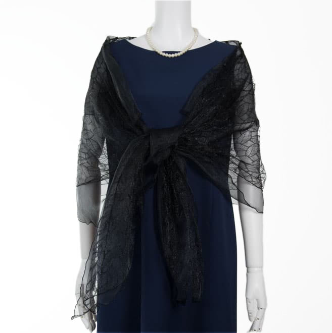 ブラックのリーフ柄二重ストール