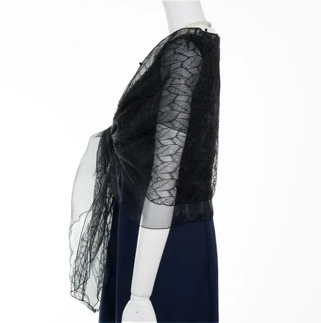 ブラックのリーフ柄二重ストール