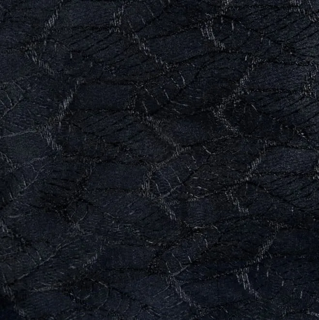 ブラックのリーフ柄二重ストール