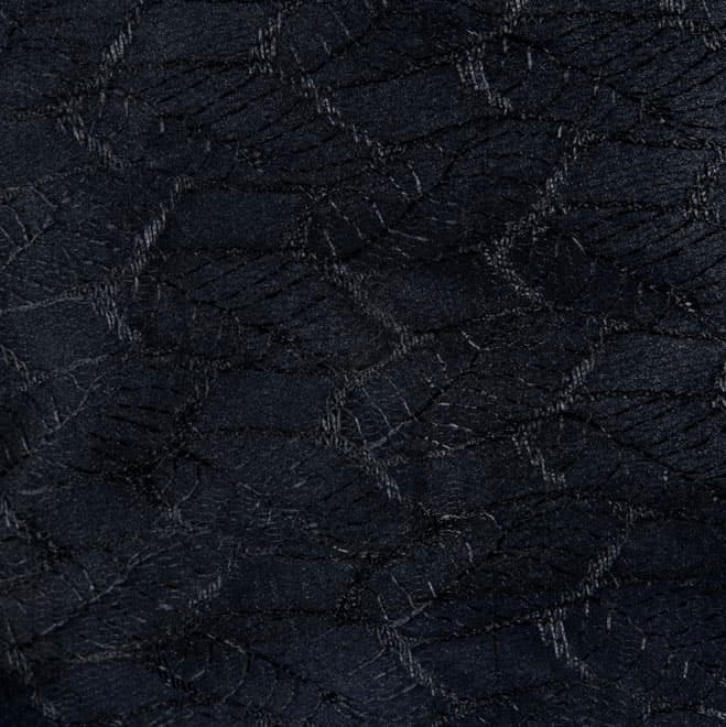 ブラックのリーフ柄二重ストール