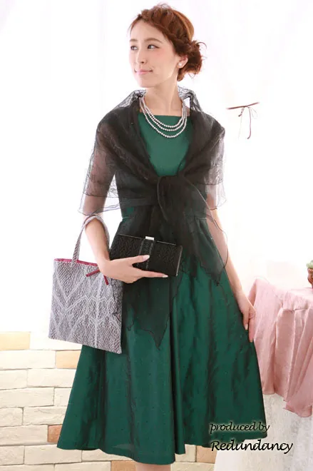 ブラックのリーフ柄二重ストール