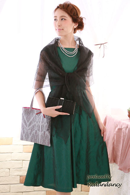 ブラックのリーフ柄二重ストール