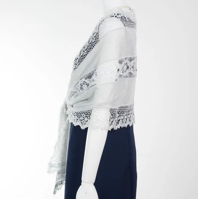 シルバーのラメと刺繍レースのストール