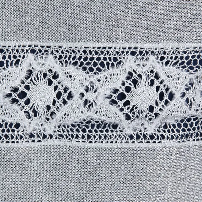 シルバーのラメと刺繍レースのストール