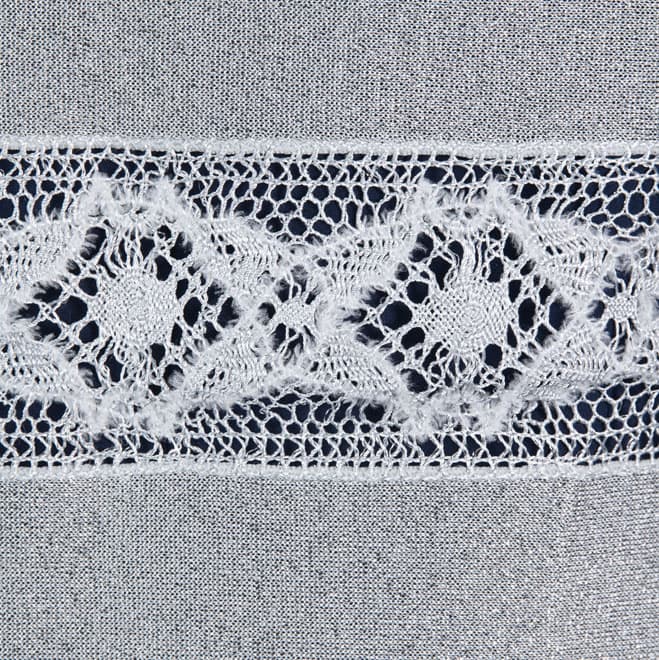 シルバーのラメと刺繍レースのストール