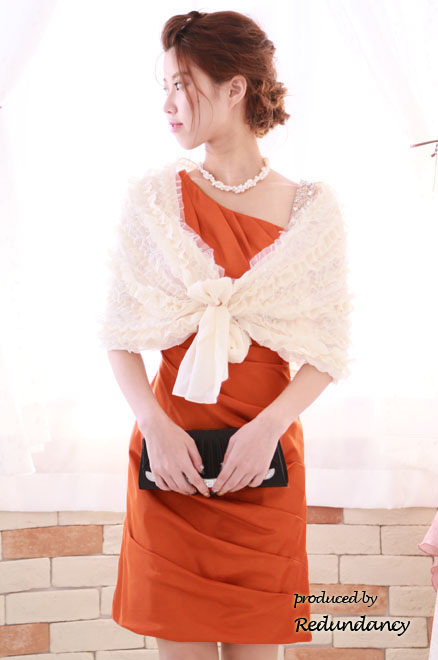 ライトベージュのスパンコール付フリルストール